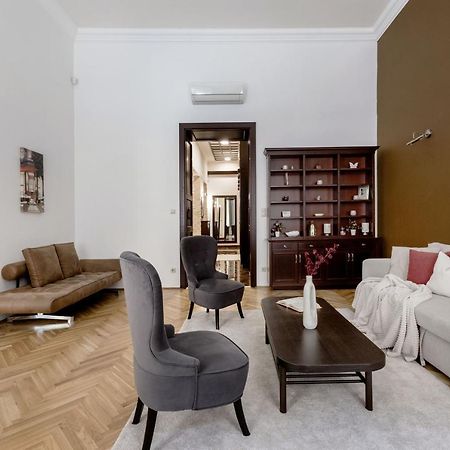 Luxe, Historic Home Near Downtown Landmarks 19Th Century Budapest Esterno foto