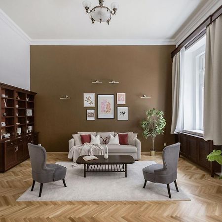 Luxe, Historic Home Near Downtown Landmarks 19Th Century Budapest Esterno foto