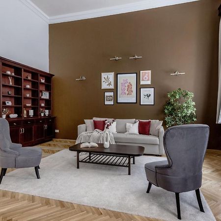 Luxe, Historic Home Near Downtown Landmarks 19Th Century Budapest Esterno foto
