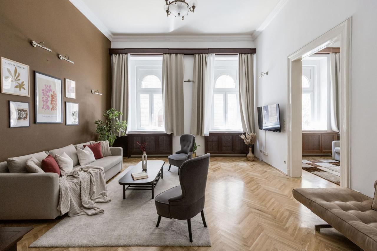 Luxe, Historic Home Near Downtown Landmarks 19Th Century Budapest Esterno foto