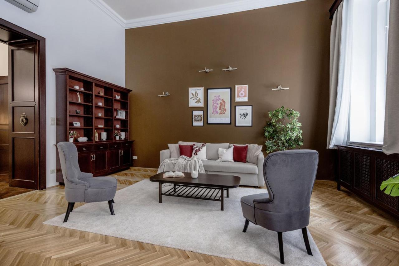 Luxe, Historic Home Near Downtown Landmarks 19Th Century Budapest Esterno foto