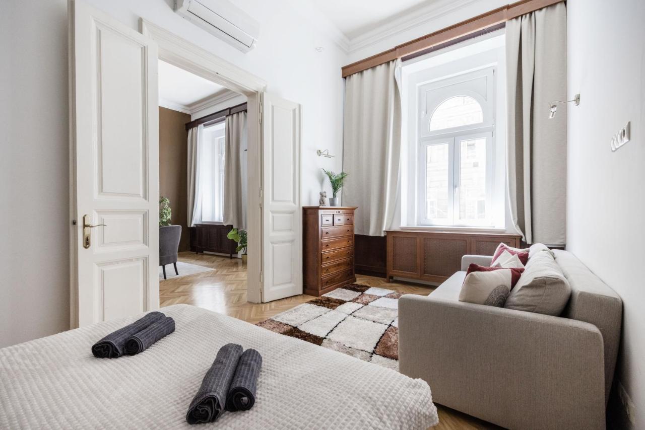 Luxe, Historic Home Near Downtown Landmarks 19Th Century Budapest Esterno foto
