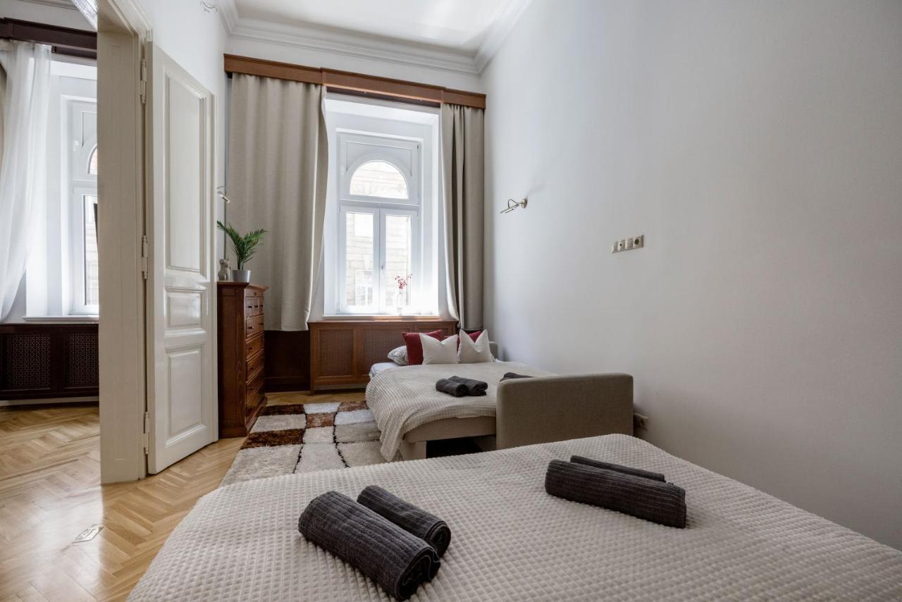 Luxe, Historic Home Near Downtown Landmarks 19Th Century Budapest Esterno foto