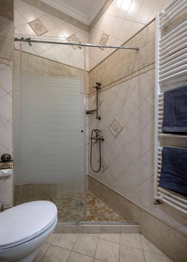 Luxe, Historic Home Near Downtown Landmarks 19Th Century Budapest Esterno foto