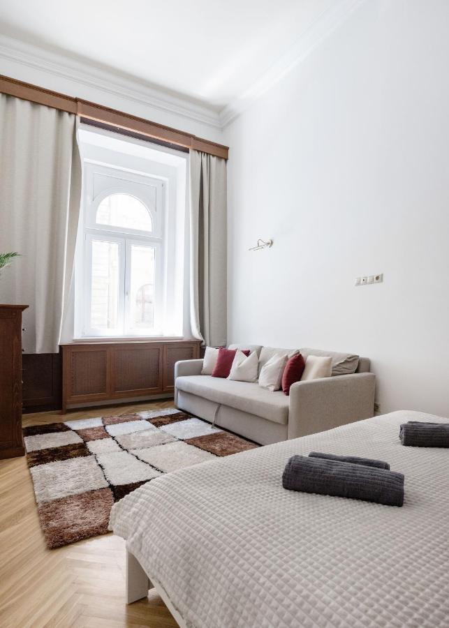 Luxe, Historic Home Near Downtown Landmarks 19Th Century Budapest Esterno foto