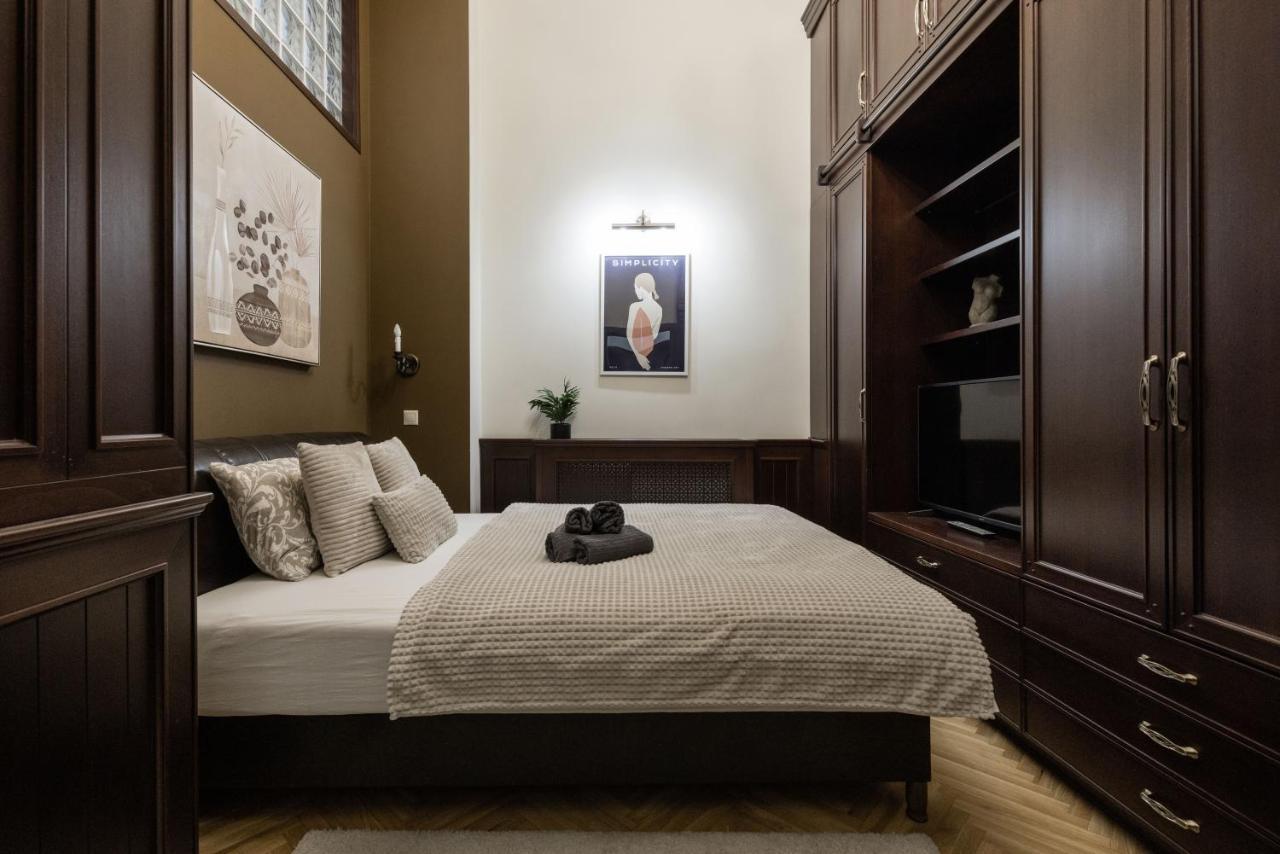 Luxe, Historic Home Near Downtown Landmarks 19Th Century Budapest Esterno foto