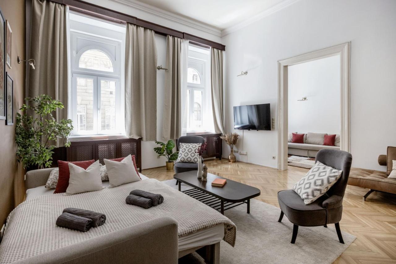 Luxe, Historic Home Near Downtown Landmarks 19Th Century Budapest Esterno foto