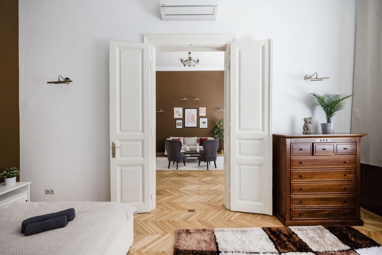 Luxe, Historic Home Near Downtown Landmarks 19Th Century Budapest Esterno foto