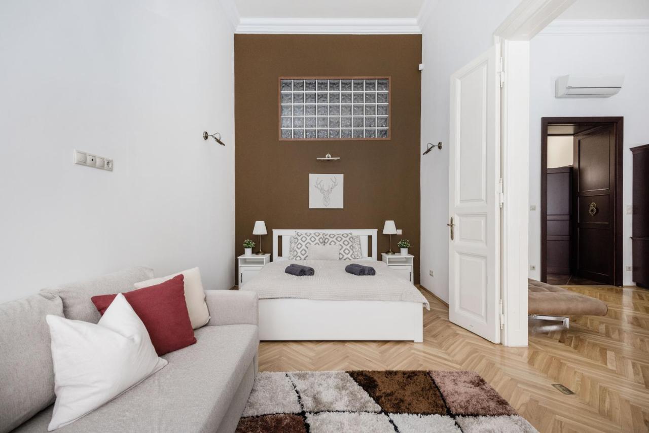 Luxe, Historic Home Near Downtown Landmarks 19Th Century Budapest Esterno foto
