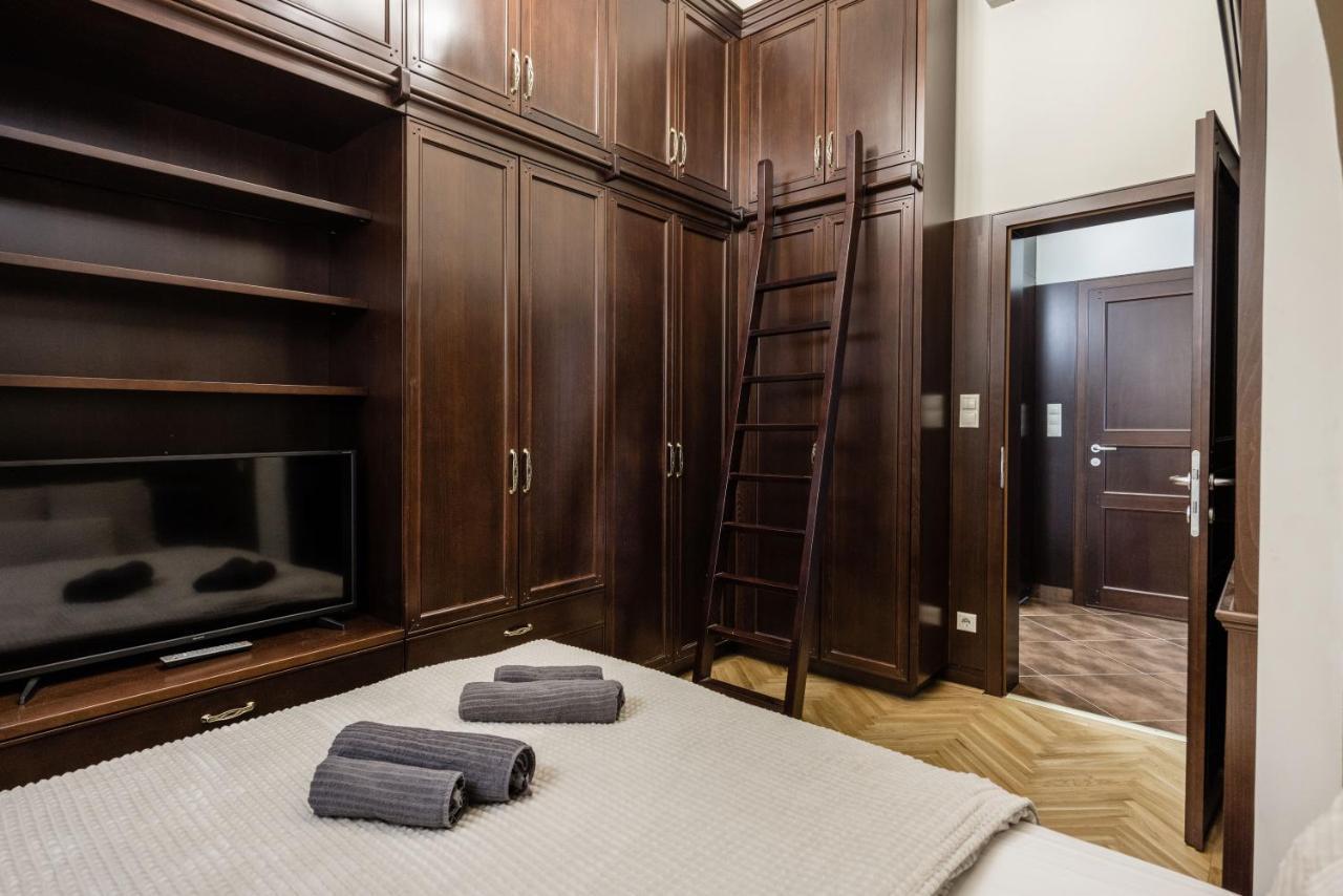 Luxe, Historic Home Near Downtown Landmarks 19Th Century Budapest Esterno foto
